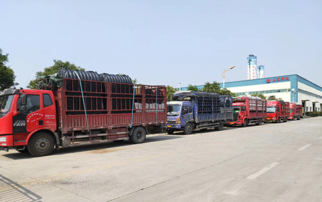 加快新農(nóng)村旱廁改造，六車三格化糞池集中發(fā)貨